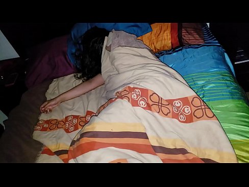 ❤️ Посинак грди своју младу маћеху док она спава. Порно видео на sr.hentai-ita.ru ❌