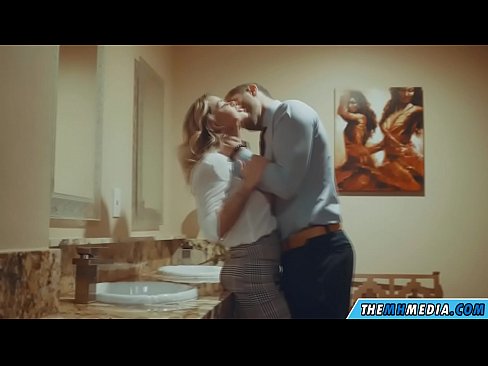 ❤️ Кад те прсата плавуша заведе у јавном тоалету Порно видео на sr.hentai-ita.ru ❌